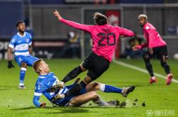 包含阿贾克斯-大胜塞维利亚，改写晋级命运的词条