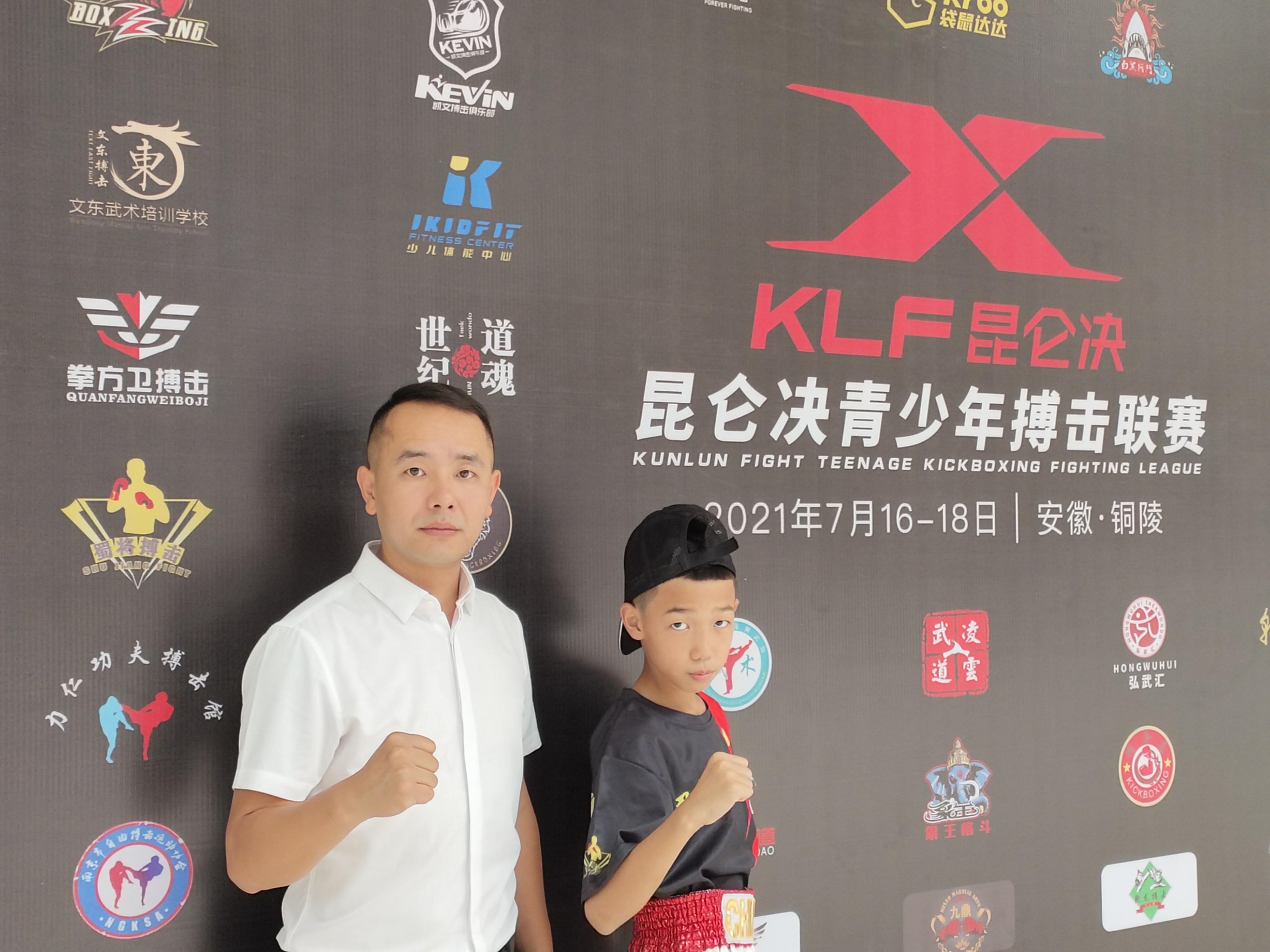 包含冠军之争白热化，法国国内联赛激情搏击的词条